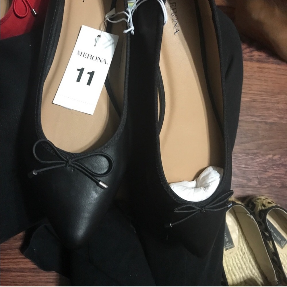 Black pointy toe flats ♠️